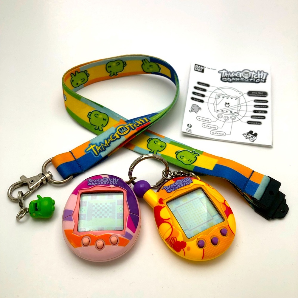 Tamagotchi Connection Set 2004 V2, V4, Tama Leash, Kuchipatchi Charm, NO Battery